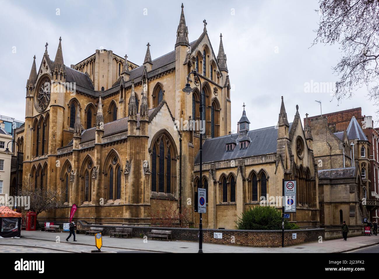 La Chiesa di Cristo Re su Gordon Square Bloomsbury Londra. Grado i elencato Chiesa. Completato nel 1856 l'architetto Raphael Brandon. Foto Stock