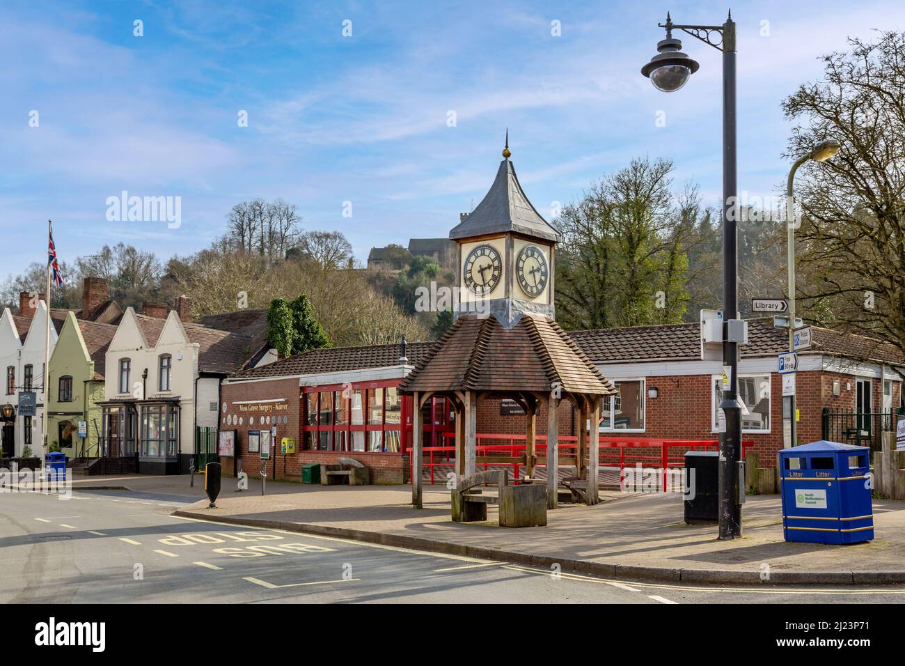 Shopping in High Street a Kinver, Staffordshire, Inghilterra. Foto Stock