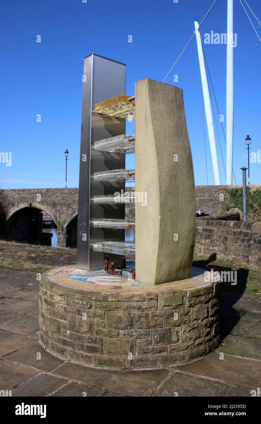 Gli africani catturati sono un monumento commemorativo a Damside Street, Lancaster vicino a St Georges Quay sul fiume Lune dall'artista Kevin Dalton-Johnson. Foto Stock