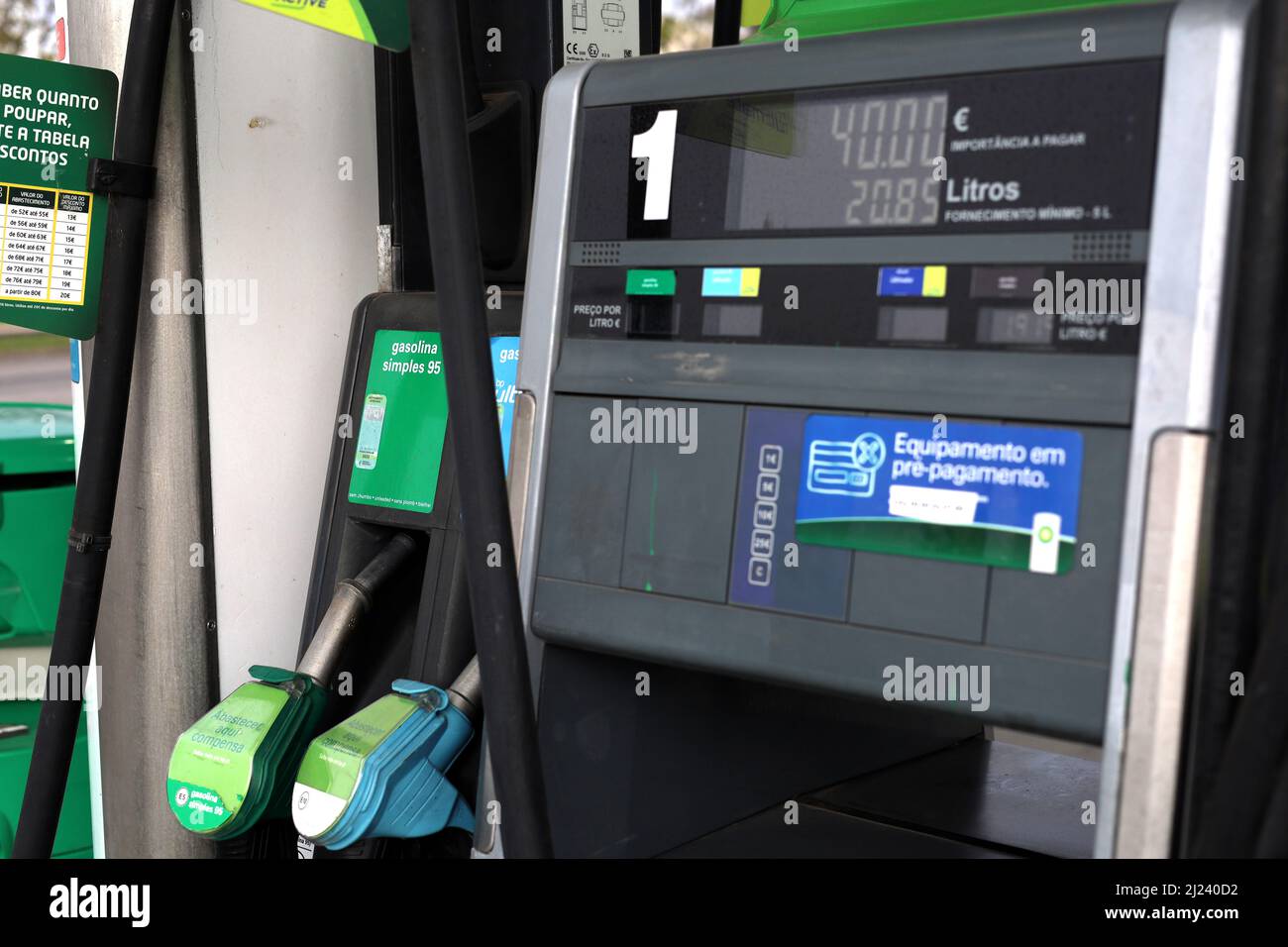 Stazione di pompaggio Stazione di riempimento gas di petrolio Prezzi elevati Foto Stock