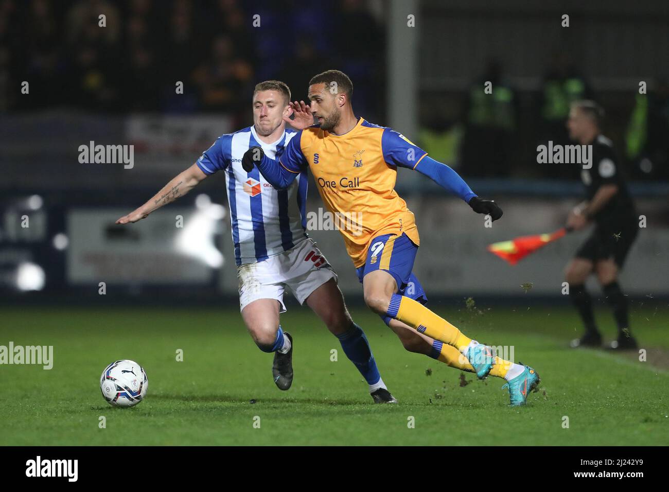 HARTLEPOOL, REGNO UNITO. MARZO 29th David Ferguson di Hartlepool si è Unito in azione con Tony Sweeney Jordan Bowery durante la partita della Sky Bet League 2 tra Hartlepool United e Mansfield Town al Victoria Park di Hartlepool martedì 29th marzo 2022. (Credit: Mark Fletcher | MI News) Credit: MI News & Sport /Alamy Live News Foto Stock