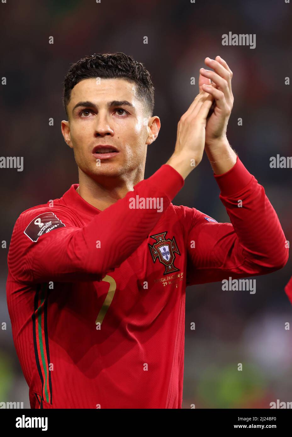 Porto, Portogallo, 29th marzo 2022. Cristiano Ronaldo del Portogallo applaude i tifosi dopo il fischio finale della Coppa del mondo FIFA 2022 - European Qualificing match all'Estadio do Dragao di Porto. Il credito d'immagine dovrebbe essere: Jonathan Moscrop / Sportimage Credit: Sportimage/Alamy Live News Foto Stock
