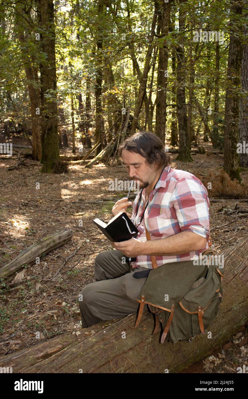 Uomo fuori in natura Foto Stock