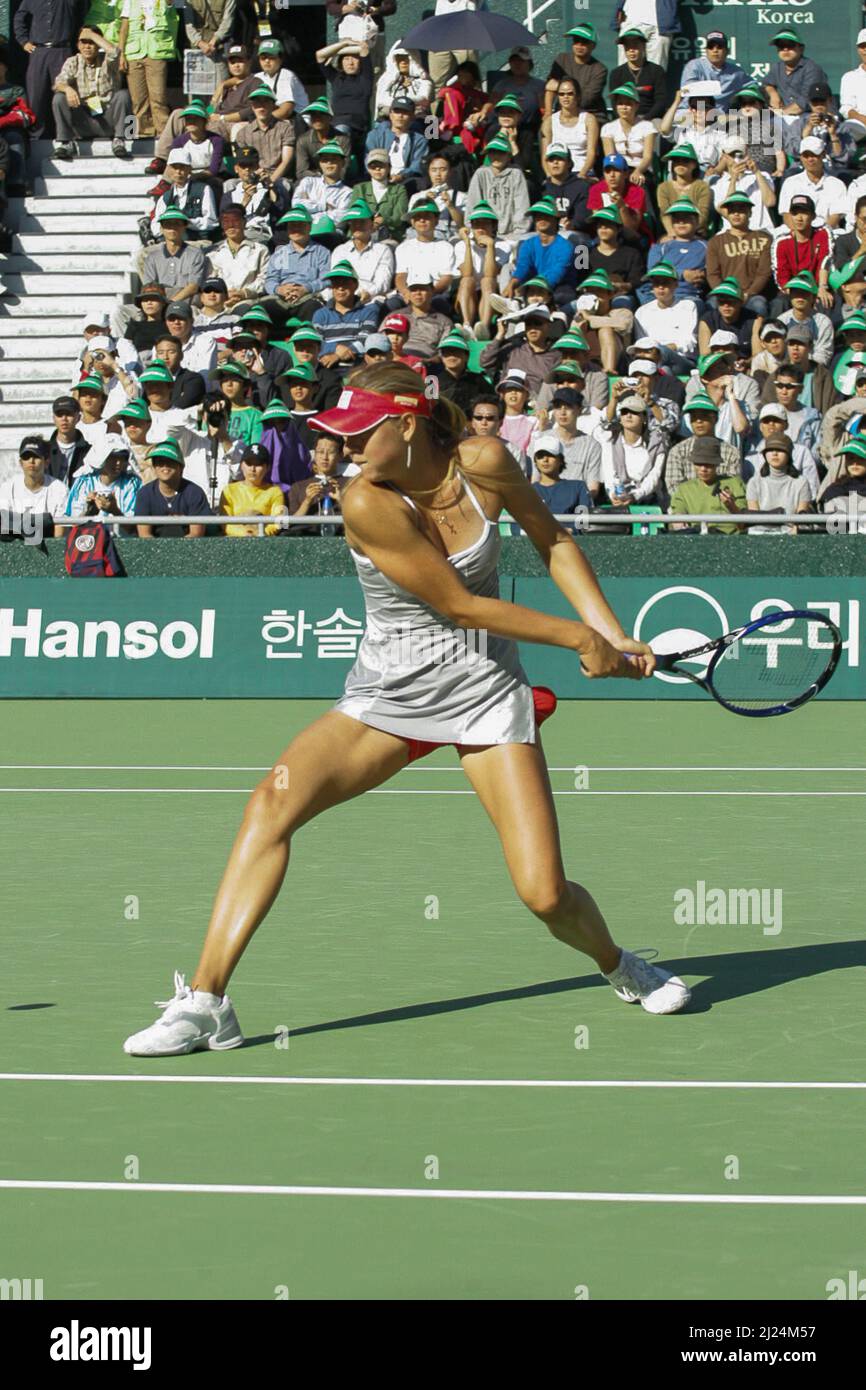 Ottobre 3, 2004-Seoul, Corea del Sud-Maria Sharapova di Russia azione in tribunale il suo incontro evento al Parco Olimpico di Seoul, Corea del Sud. Foto Stock