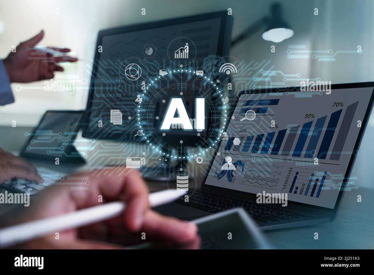 Manager Engineer Control innovazione dell'automazione robotica ai analisi dei dati aziendali Gestione dei processi Foto Stock