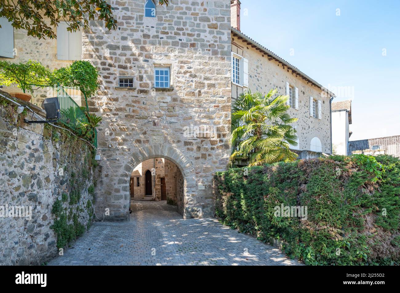 La porta Porte Sainte-Catherine della città vecchia di Beaulieu-sur-Dordogne, Francia Foto Stock