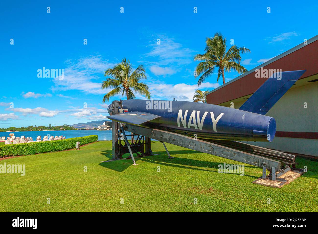 Pearl Harbor, Honolulu, Oahu, Hawaii, Stati Uniti - Agosto 2016: SSM N-8 Regulus 1 missile da crociera nucleare della guerra fredda 1950s-1960s. Situato in Foto Stock