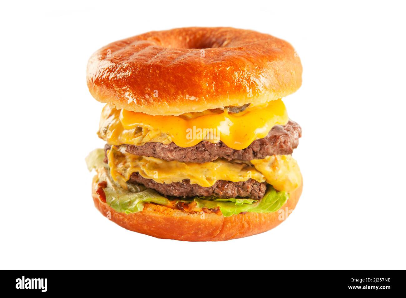 Hamburger con ciambella a due piani con polpettine di manzo e condimento. Foto Stock