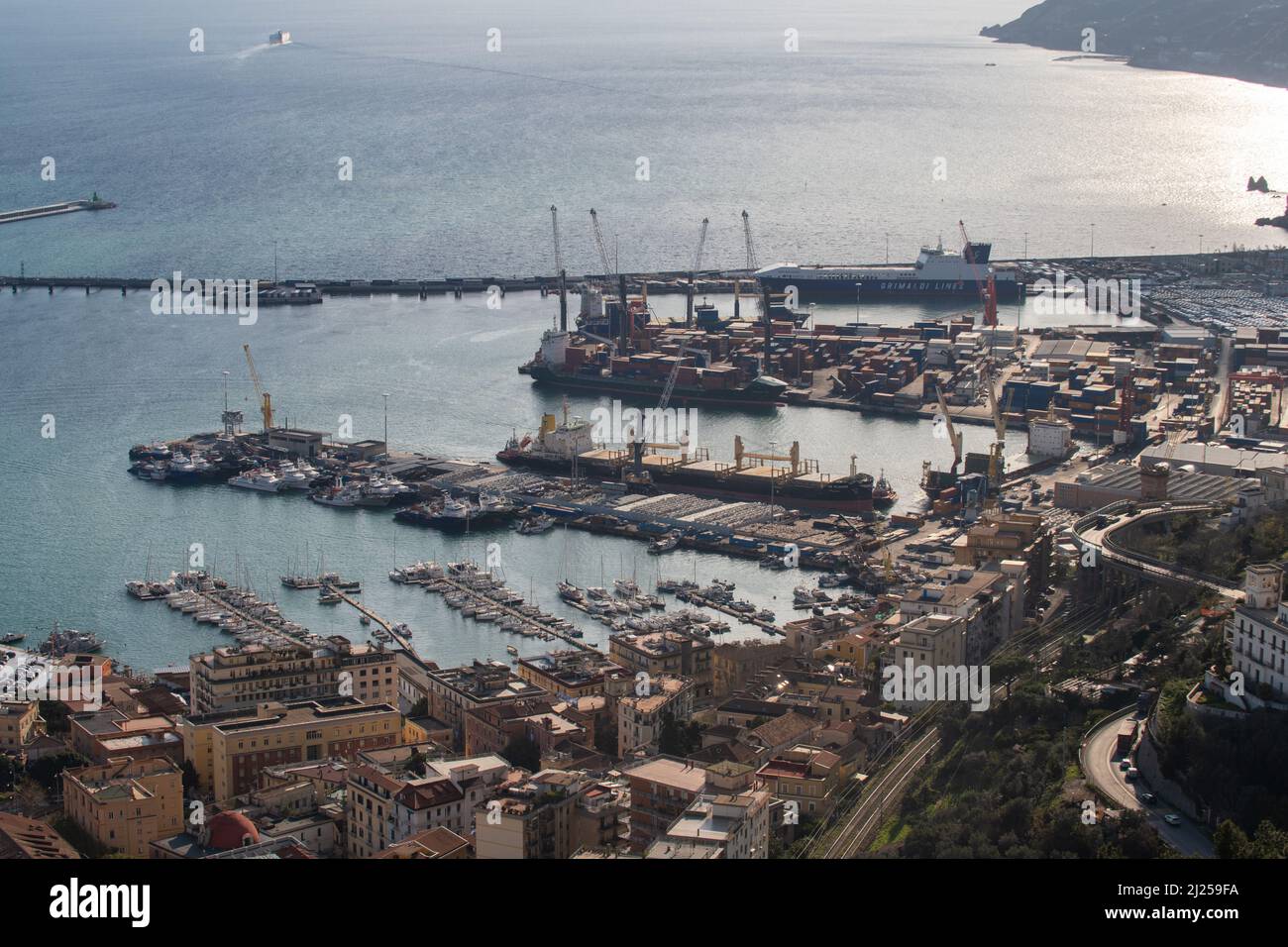 Salerno: Vista dall'alto del porto di Salerno Foto Stock