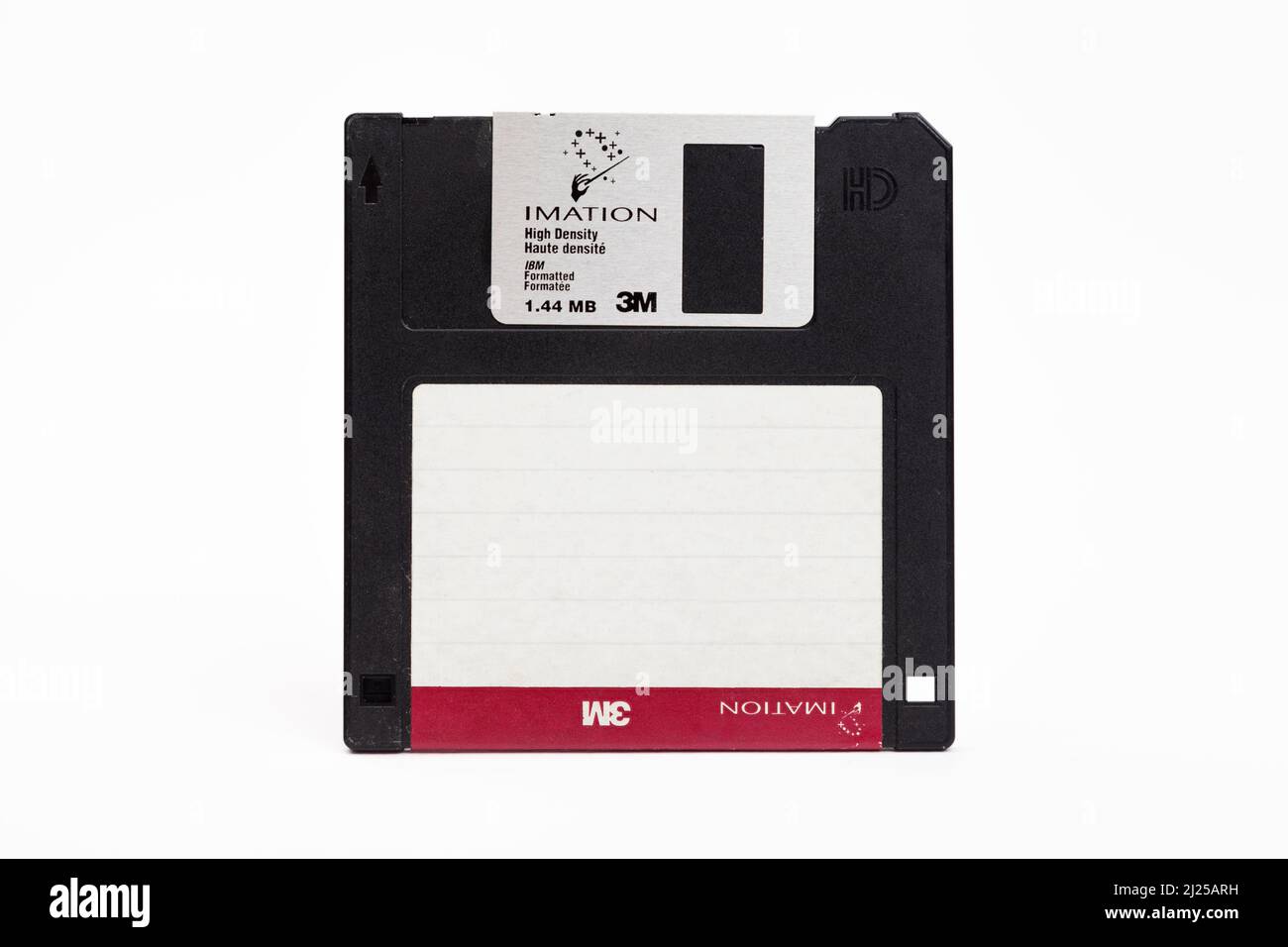 Primo piano del disco floppy rispetto a sfondo bianco Foto Stock