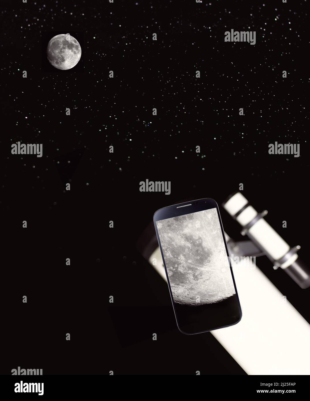 osservazione della luna e delle stelle attraverso un telescopio Foto Stock