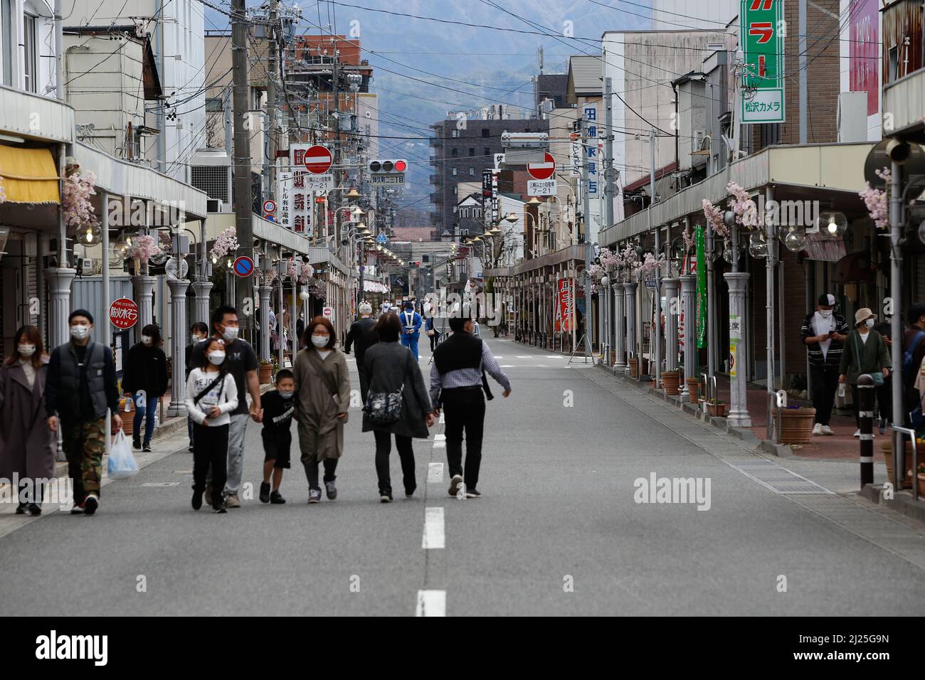 iida, nagano, giappone, 2022/27/03, partecipanti al famoso festival chiamato Oneri Matsuri che cammina per le strade della città di Iida (prefettura di nagano) Foto Stock