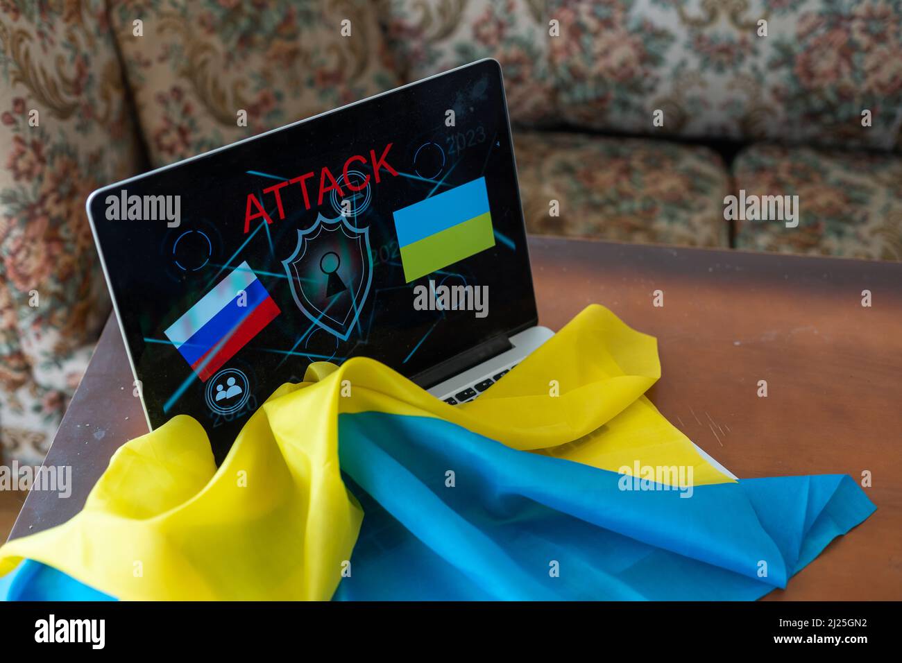 cyber attacco con bandiera russa sull'ucraina, icone Foto Stock