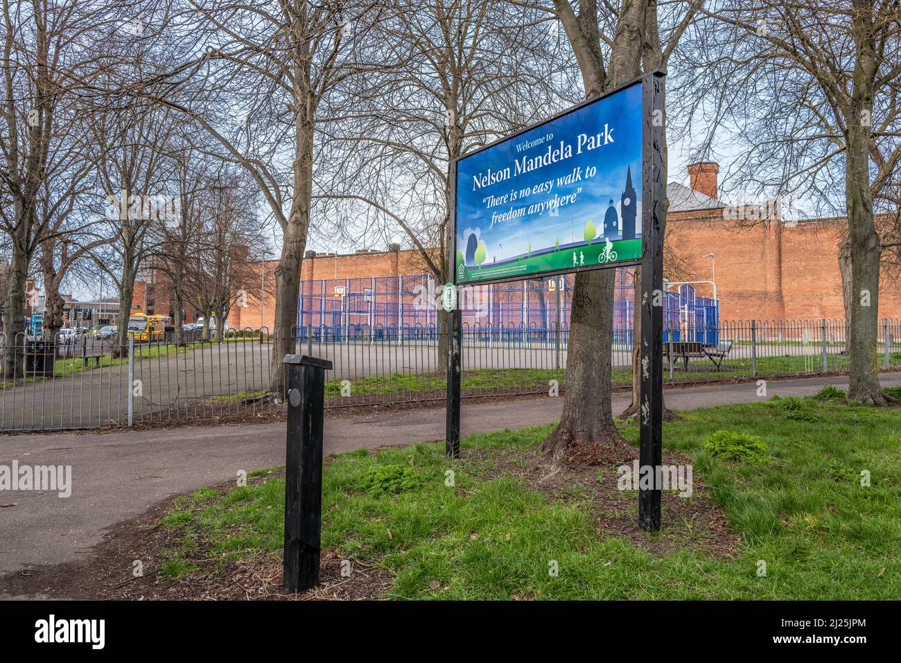 Il Parco Nelson Mandela di Leicester è a fianco della prigione. Foto Stock