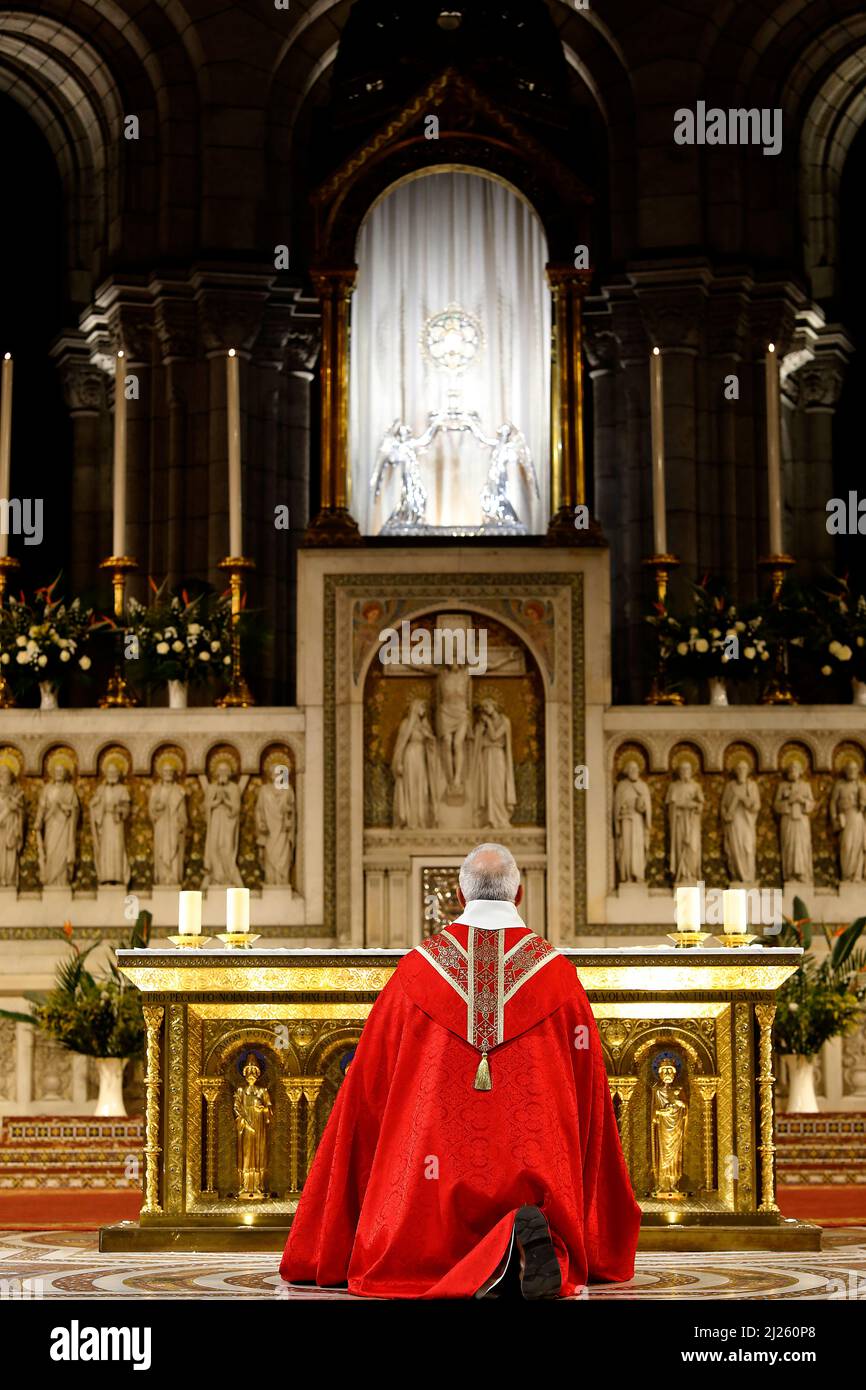 Celebrazione nella Basilica del Sacro cuore, Parigi, Francia Foto Stock