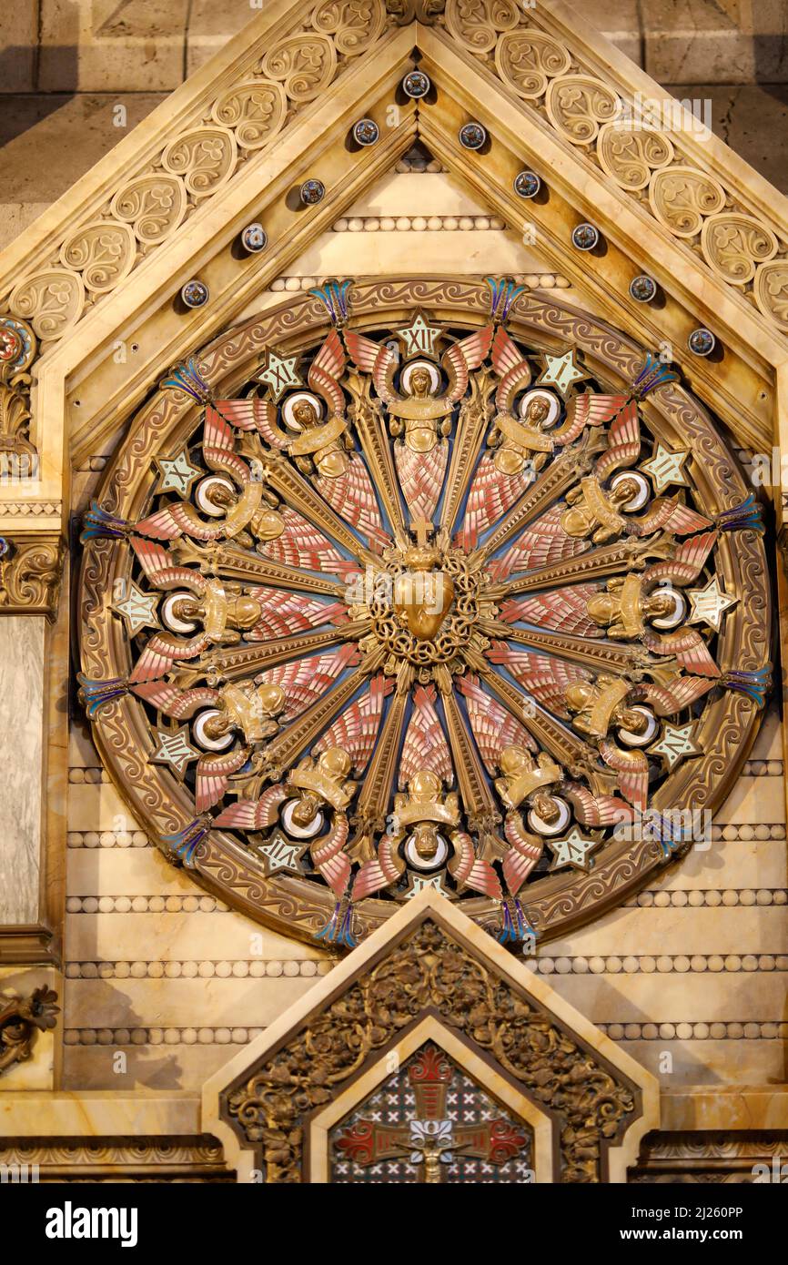 Basilica del Sacro cuore, Parigi, Francia. Santa Margherita Maria cappella frontone quadrante altare della guardia di onore opere d'arte dettaglio Foto Stock