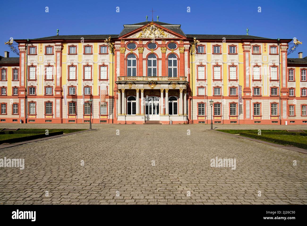 Il Palazzo Bruchsal, chiamato anche Damiansburg, è un complesso barocco situato a Bruchsal. Bruchsal è una città al confine occidentale del Kraichgau Foto Stock