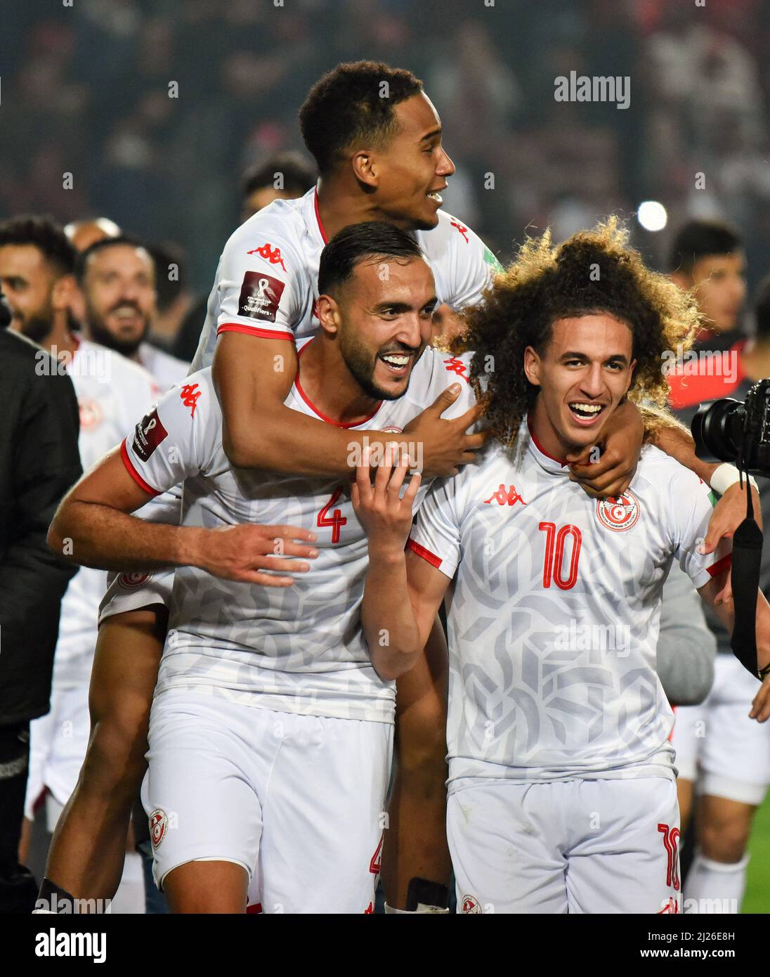 Tunisi, Tunisia. 29th Mar 2022. I giocatori tunisini festeggiano le qualifiche per la Coppa del mondo Qatar 2022 durante la seconda tappa della partita di calcio dei Qualifieri africani della Coppa del mondo Qatar 2022 tra Tunisia e Mali allo stadio olimpico Hamadi Agrebi nella città di Rades. Punteggio finale prima partita; Tunisia 1:0 Mali, seconda partita; Tunisia 0:0 Mali. (Foto di Jdidi Wassim/SOPA Images/Sipa USA) Credit: Sipa USA/Alamy Live News Foto Stock