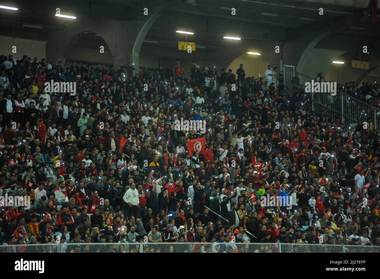 Tunisi, Tunisia. 29th Mar 2022. Tunisi, Tunisia. 29 marzo 2022. Tunisia e Mali giocano l'uno contro l'altro allo stadio olimpico Hamadi Agrebi nella città di Rades. La Tunisia si è assicurata un posto alla Coppa del mondo 2022 in Qatar nonostante un pareggio del 0-0 a casa con il Mali, nella seconda tappa di un gioco africano (immagine di credito: © Hasan Mrad/IMAGESLIVE via ZUMA Press Wire) Foto Stock