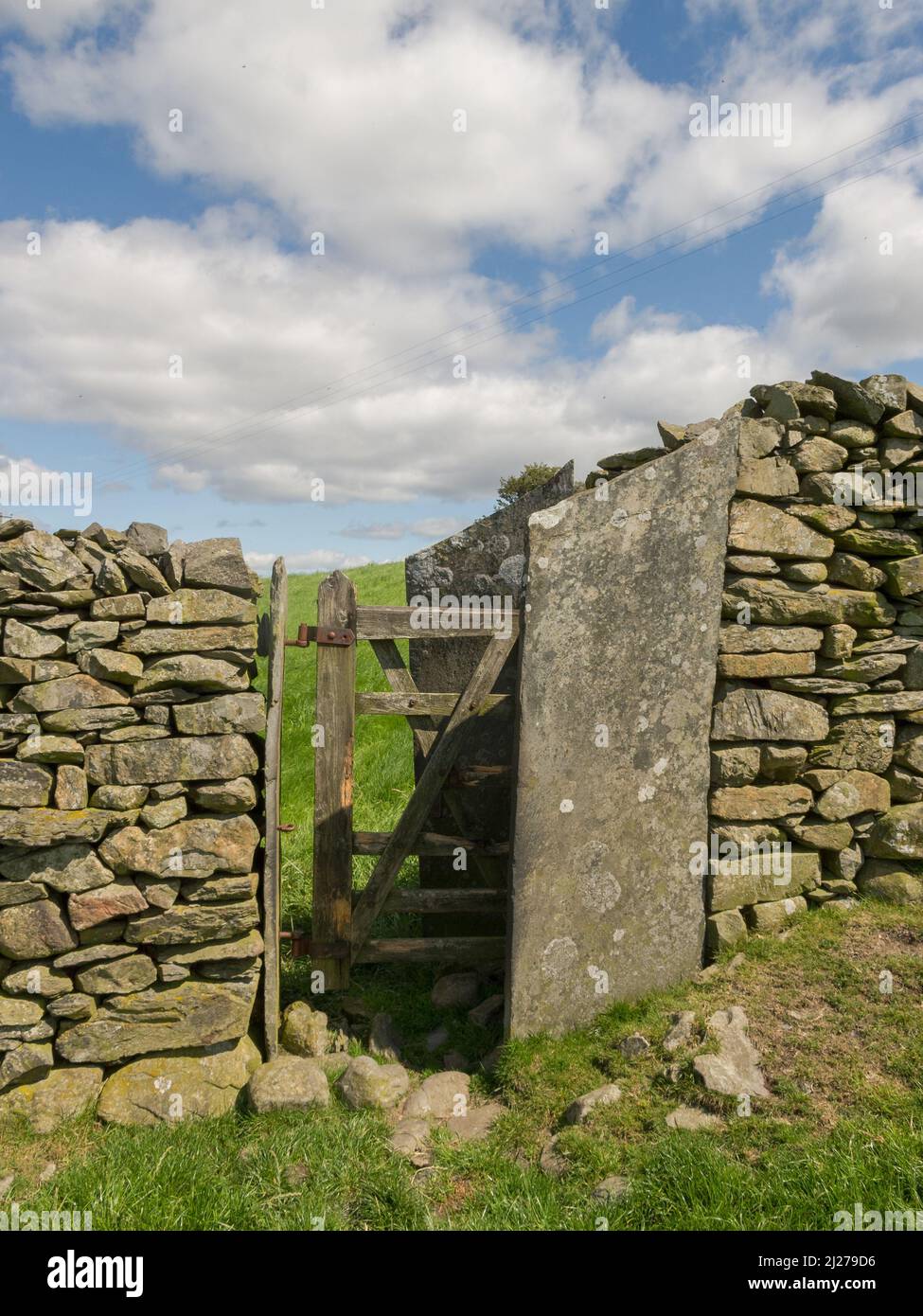 Un'agonia di pietra o di eat mans su un sentiero vicino al parco di buoi nella Valle Rusland, Cumbria Foto Stock