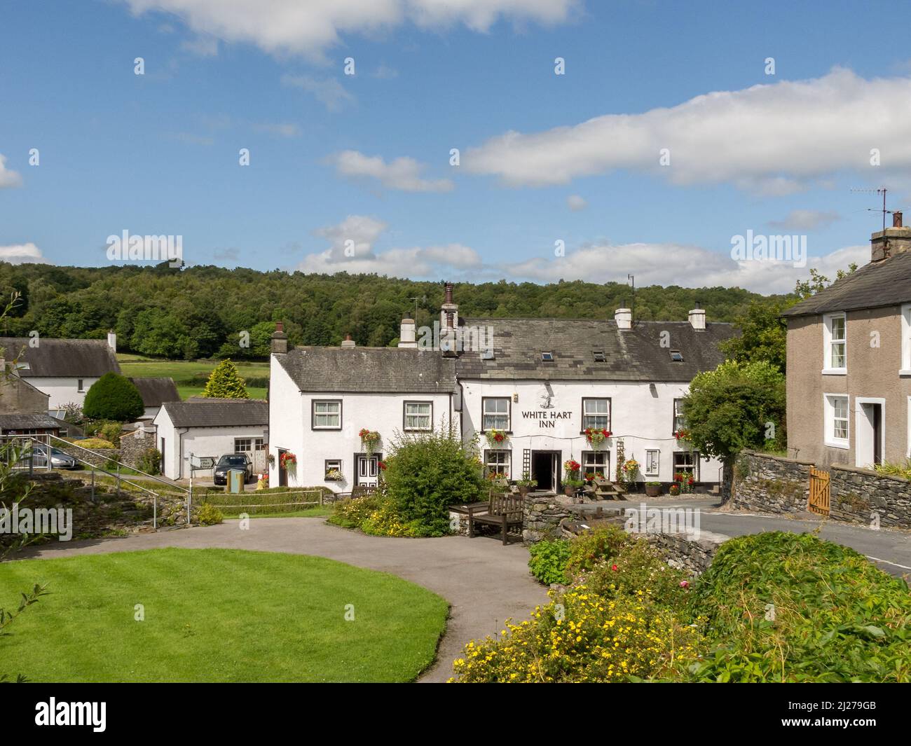 Village Green e White Hart Inn a Bouth in South Lakeland, Cumbria Foto Stock