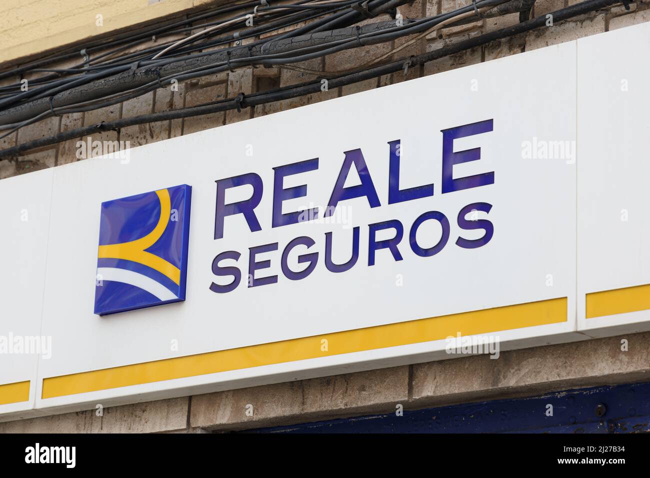 VALENCIA, SPAGNA - 28 MARZO 2022: Reale Seguros è una compagnia di assicurazioni Foto Stock