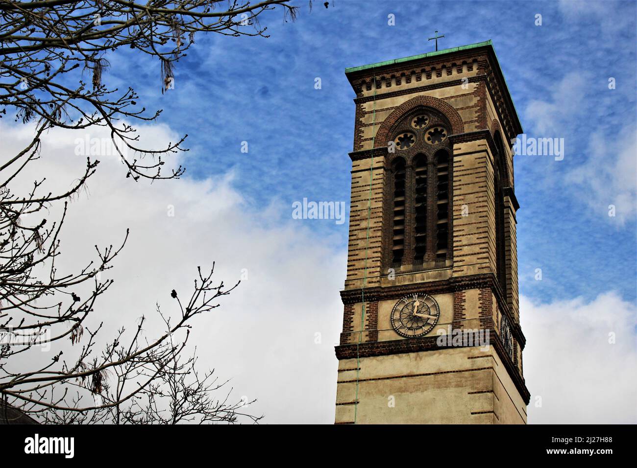 Torre di San Barnaba Chiesa a Gerico, Oxford. Progettato dall'architetto Arthur Blomfield, un classico esempio di architettura rinascimentale. Foto Stock