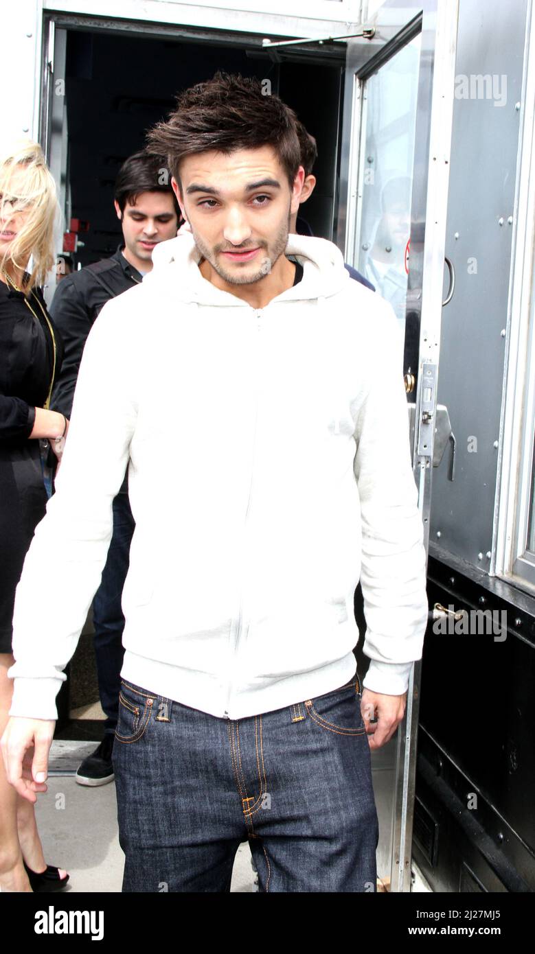 **FOTO DEL FILE** Tom Parker del Wanted è passato a 33. Tom Parker of the Wanted visita l'Osservatorio a 86th piani dell'Empire state Building a New York City. Aprile 24, 2012. Credit: RW/MediaPunch Inc. Foto Stock