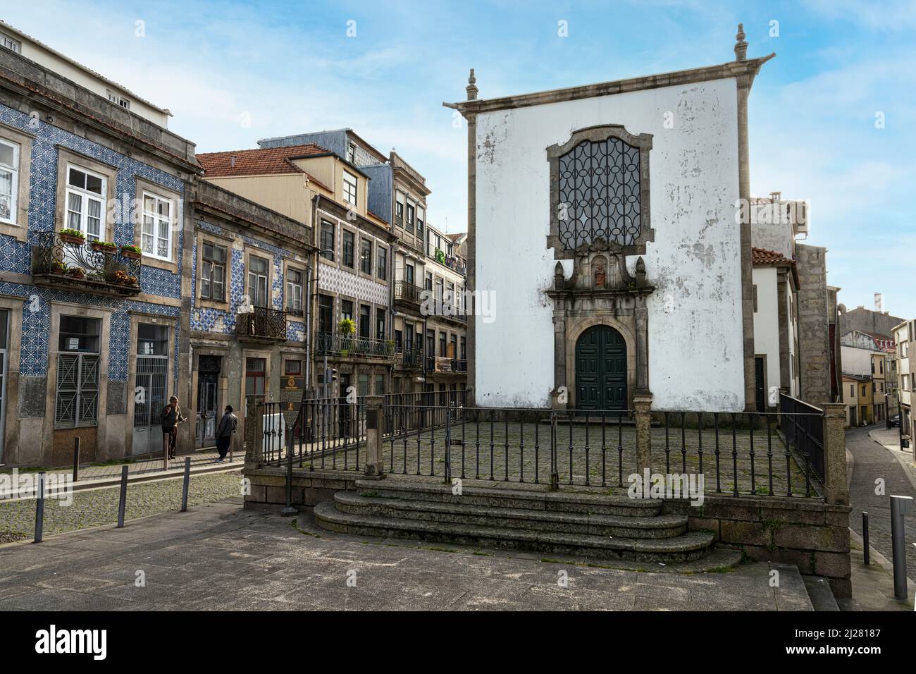 Porto, Portogallo. Marzo 2022. Vista esterna della Capela dos Alfaiates nel centro della città Foto Stock