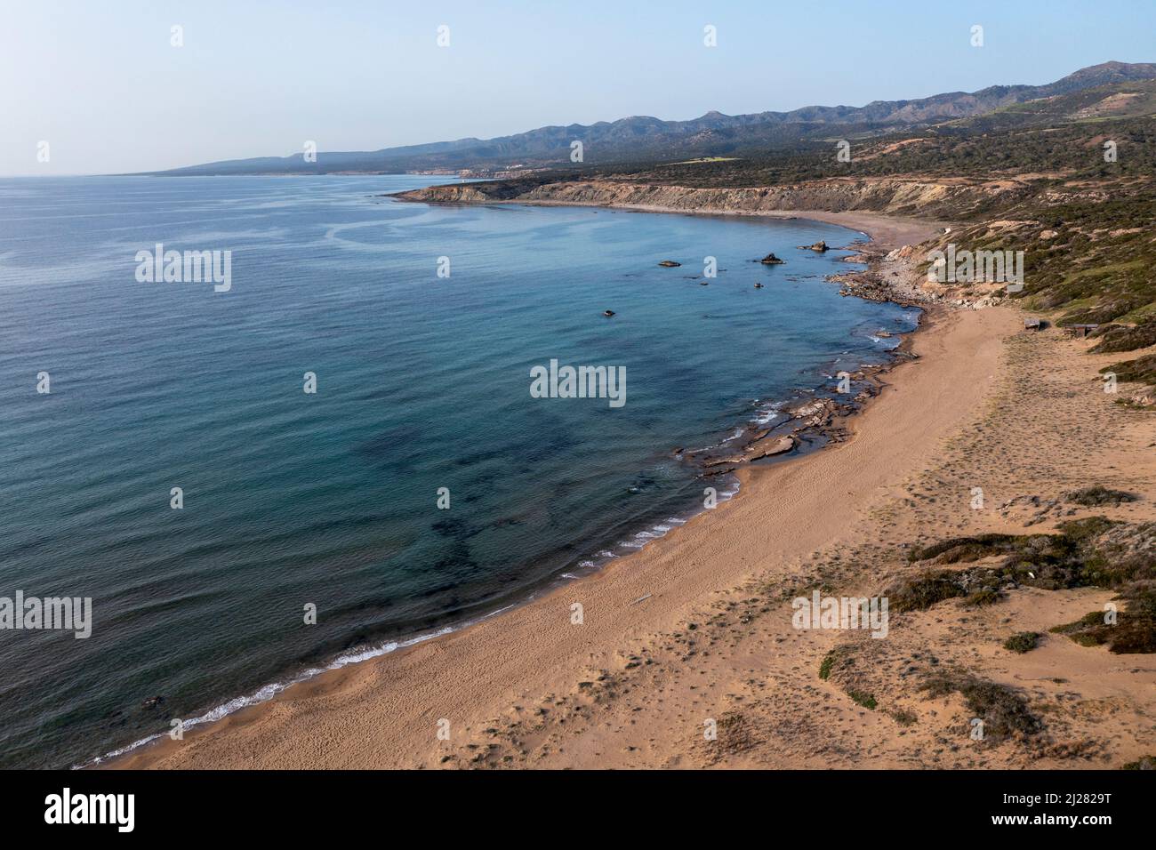Vista aerea della spiaggia di Lara Bay e della penisola di Akamas, regione di Paphos, Repubblica di Cipro Foto Stock