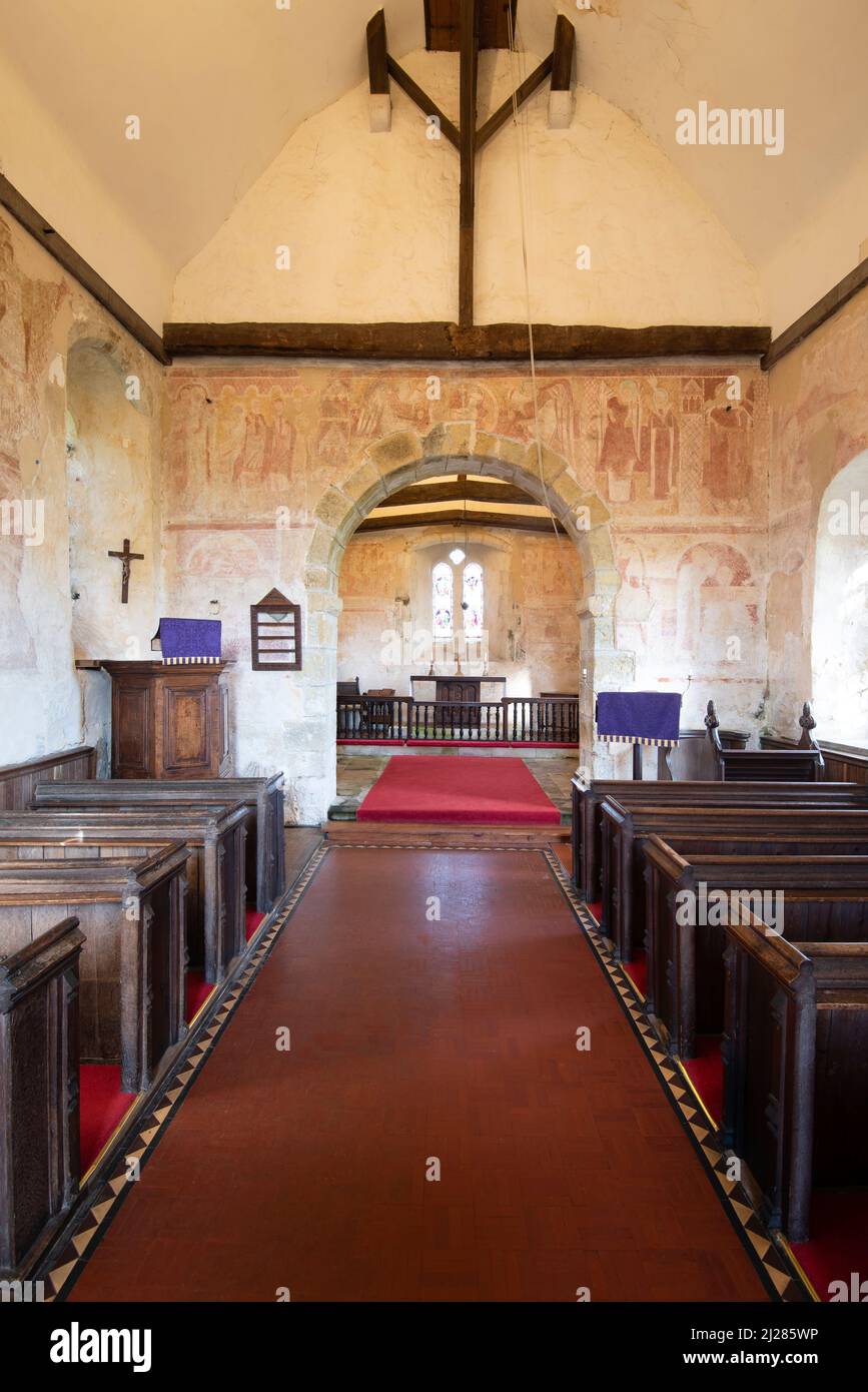 La chiesa di St Botolfi, risalente al tardo 11th secolo, è nota per i suoi dipinti murali nella frazione di Hardham vicino a Pulborough, West Sussex, Inghilterra, Regno Unito Foto Stock
