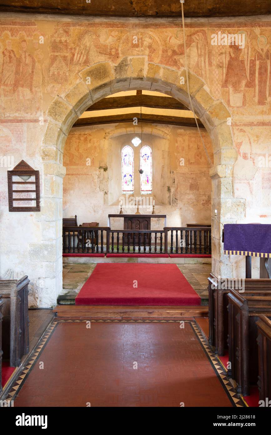 La chiesa di St Botolfi, risalente al tardo 11th secolo, è nota per i suoi dipinti murali nella frazione di Hardham vicino a Pulborough, West Sussex, Inghilterra, Regno Unito Foto Stock