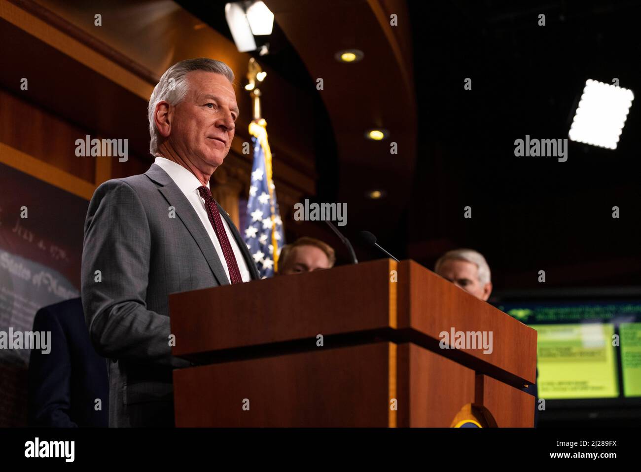 Washington, Stati Uniti d'America. 30th Mar 2022. Senatore degli Stati Uniti il senatore degli Stati Uniti Tommy Tuberville (repubblicano dell'Alabama) parla ad una conferenza stampa della GOP sullo stato del confine meridionale degli Stati Uniti nel Campidoglio il 30 marzo 2022, Washington, DC, Stati Uniti accreditamento: Aaron Schwartz/CNP/Sipa USA accreditamento: Sipa USA/Alamy Live News Foto Stock