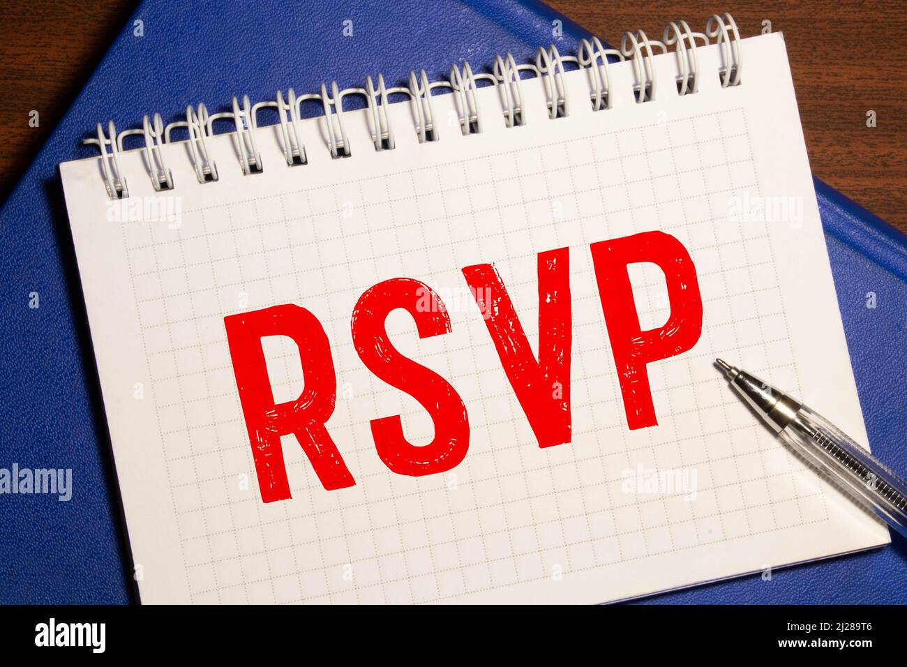Testo di scrittura RSVP. Business Concept for si prega di rispondere a un invito che indica se si prevede di partecipare Foto Stock
