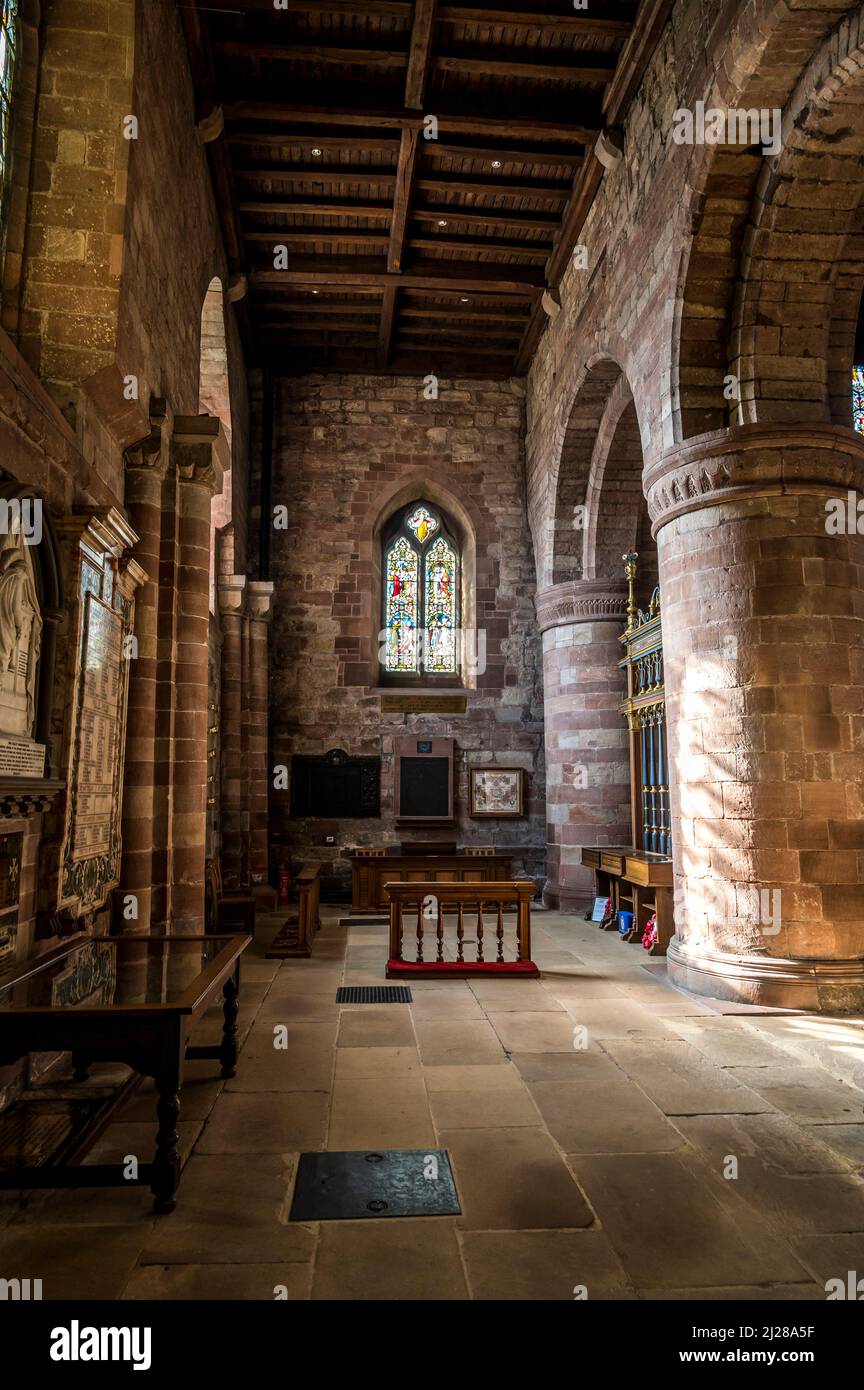 L'interno della Cappella Regiment di confine nella cattedrale anglicana di Carlisle e la sede del Vescovo di Carlisle. Foto Stock