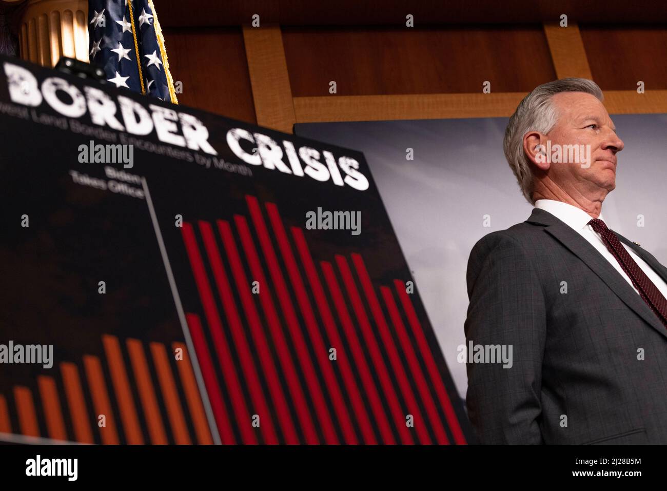 Washington, Vereinigte Staaten. 30th Mar 2022. Senatore degli Stati Uniti il senatore degli Stati Uniti Tommy Tuberville (repubblicano dell'Alabama) parla a una conferenza stampa della GOP sullo stato del confine meridionale degli Stati Uniti nel Campidoglio il 30 marzo 2022, Washington, DC, Stati Uniti credito: Aaron Schwartz/CNP/dpa/Alamy Live News Foto Stock