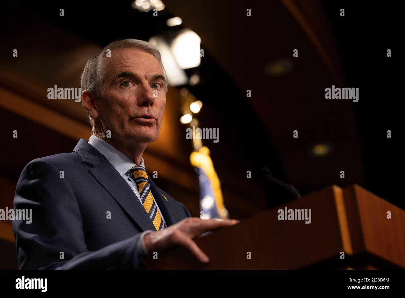 Washington, Vereinigte Staaten. 30th Mar 2022. Il senatore degli Stati Uniti Rob Portman (repubblicano dell'Ohio) parla ad una conferenza stampa GOP sullo stato del confine meridionale degli Stati Uniti nel Campidoglio il 30 marzo 2022, Washington, DC, Stati Uniti credito: Aaron Schwartz/CNP/dpa/Alamy Live News Foto Stock