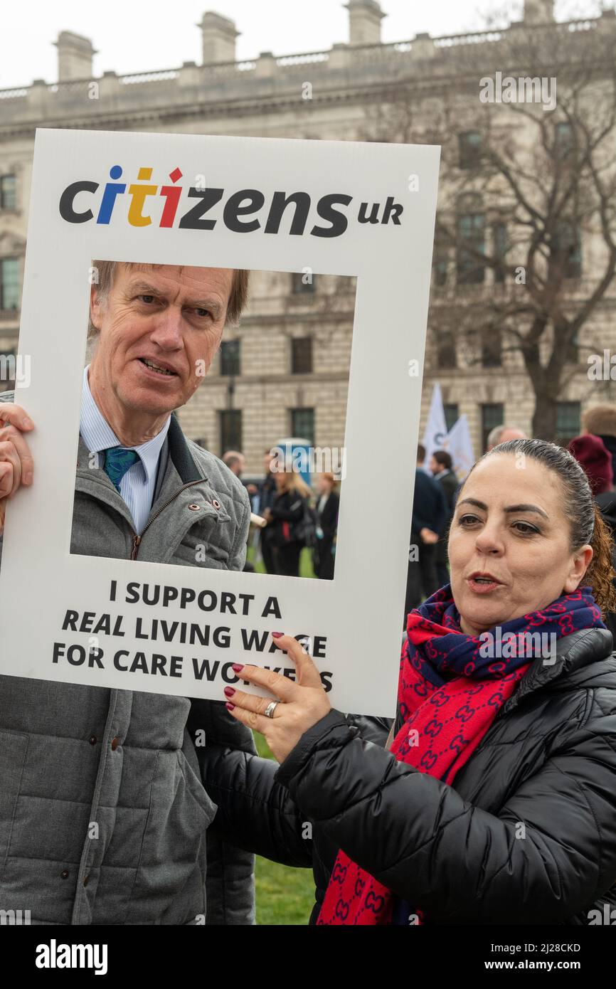 Londra, Regno Unito. 30th Mar 2021. Protesta e lobby da parte degli operatori sociali per il salario reale di vita presso le Camere del Parlamento UK la protesta è stata organizzata da cittadini UK Credit: Ian Davidson/Alamy Live News Foto Stock