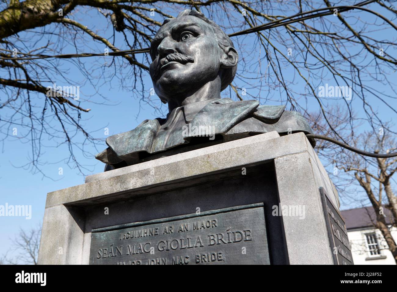 busto e statua di john macbride sean mac giolla sposa westport contea mayo repubblica d'irlanda Foto Stock