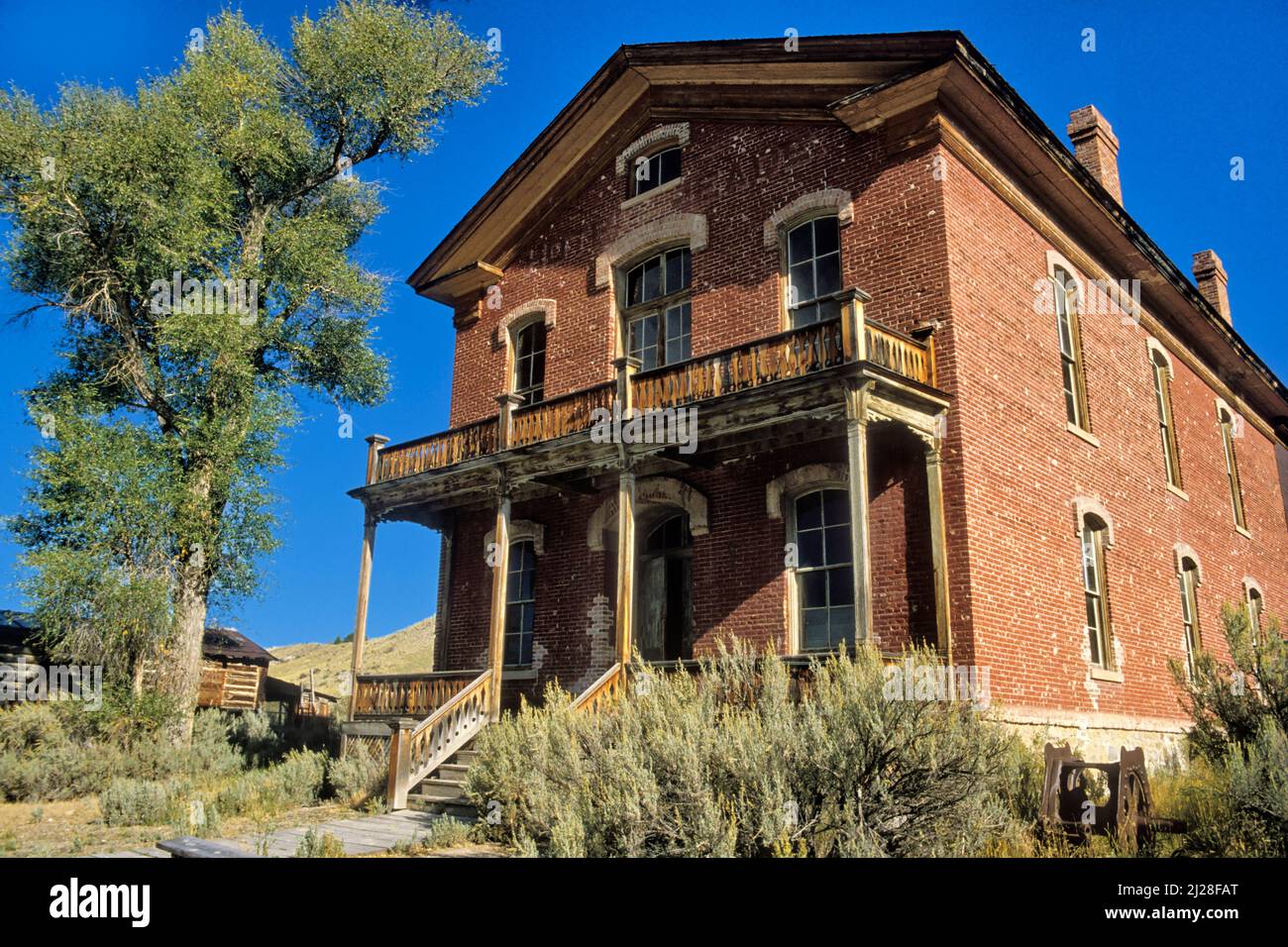 MT: Beaverhead County, Dillon Area, Bannack state Park (città fantasma), abbandonato hotel in mattoni; Hotel Meade. [Chiedere #170,054.] Foto Stock