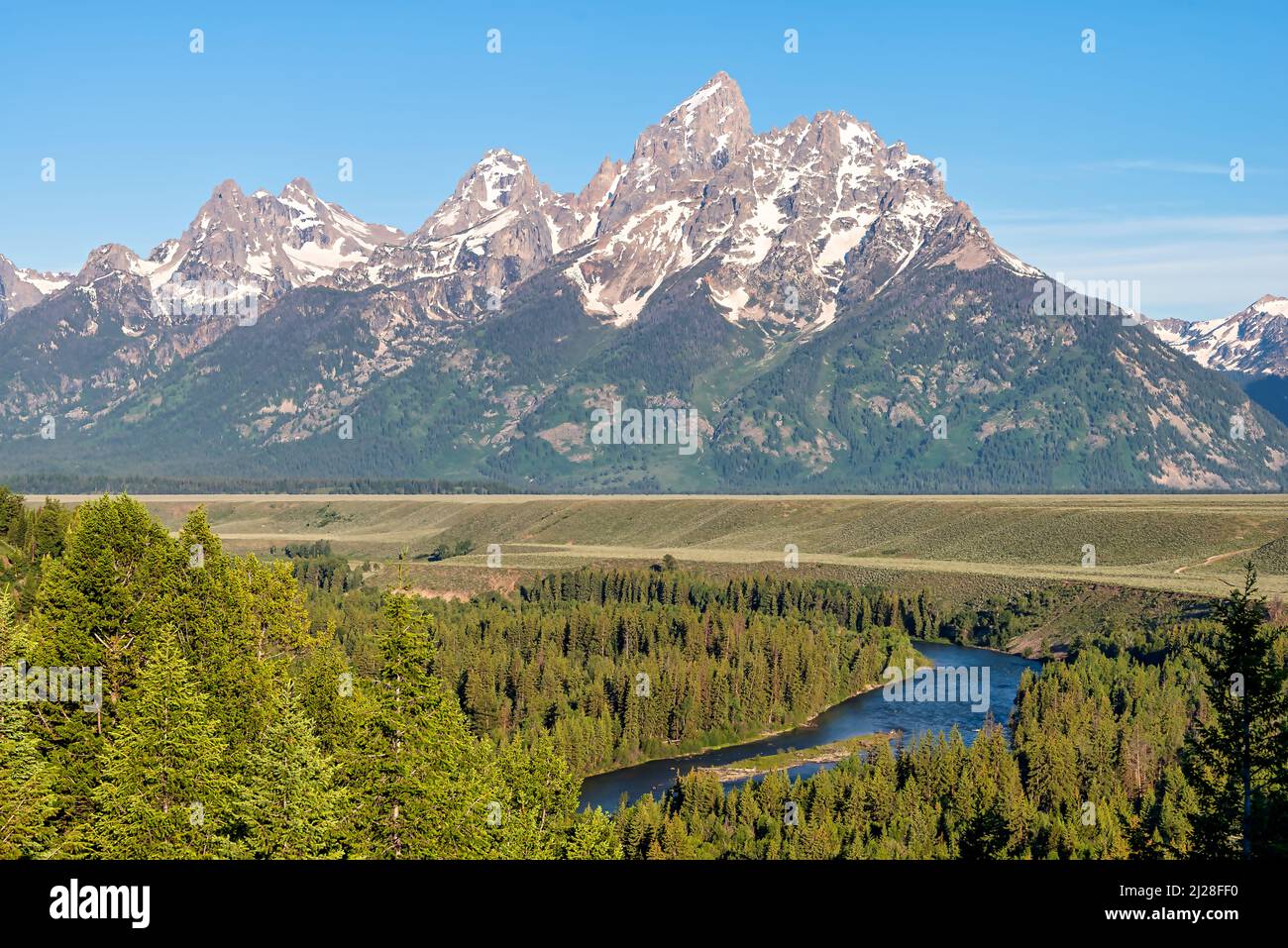 Grand Teton Mountains e il fiume Snake in una giornata di sole nel Wyoming, USA Foto Stock