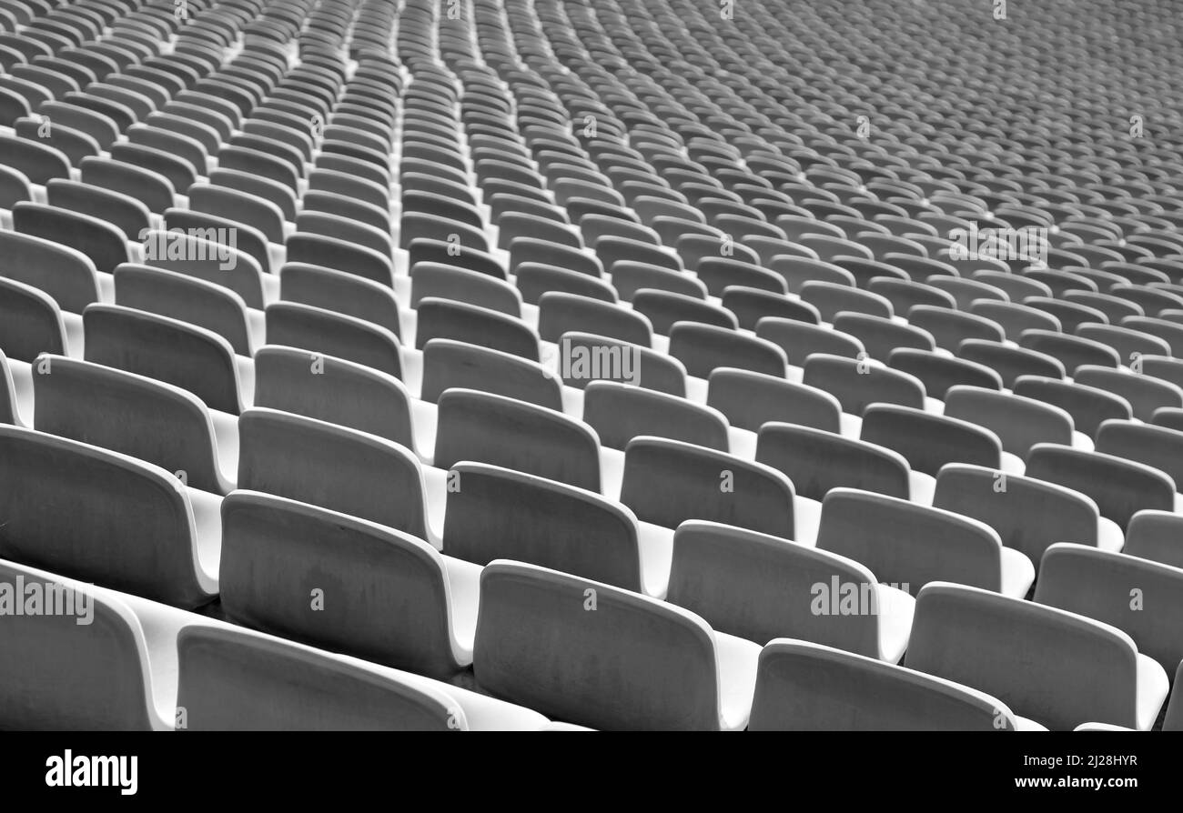 Serie di molti bleachers grigi nello stadio dell'arena durante il blocco Foto Stock