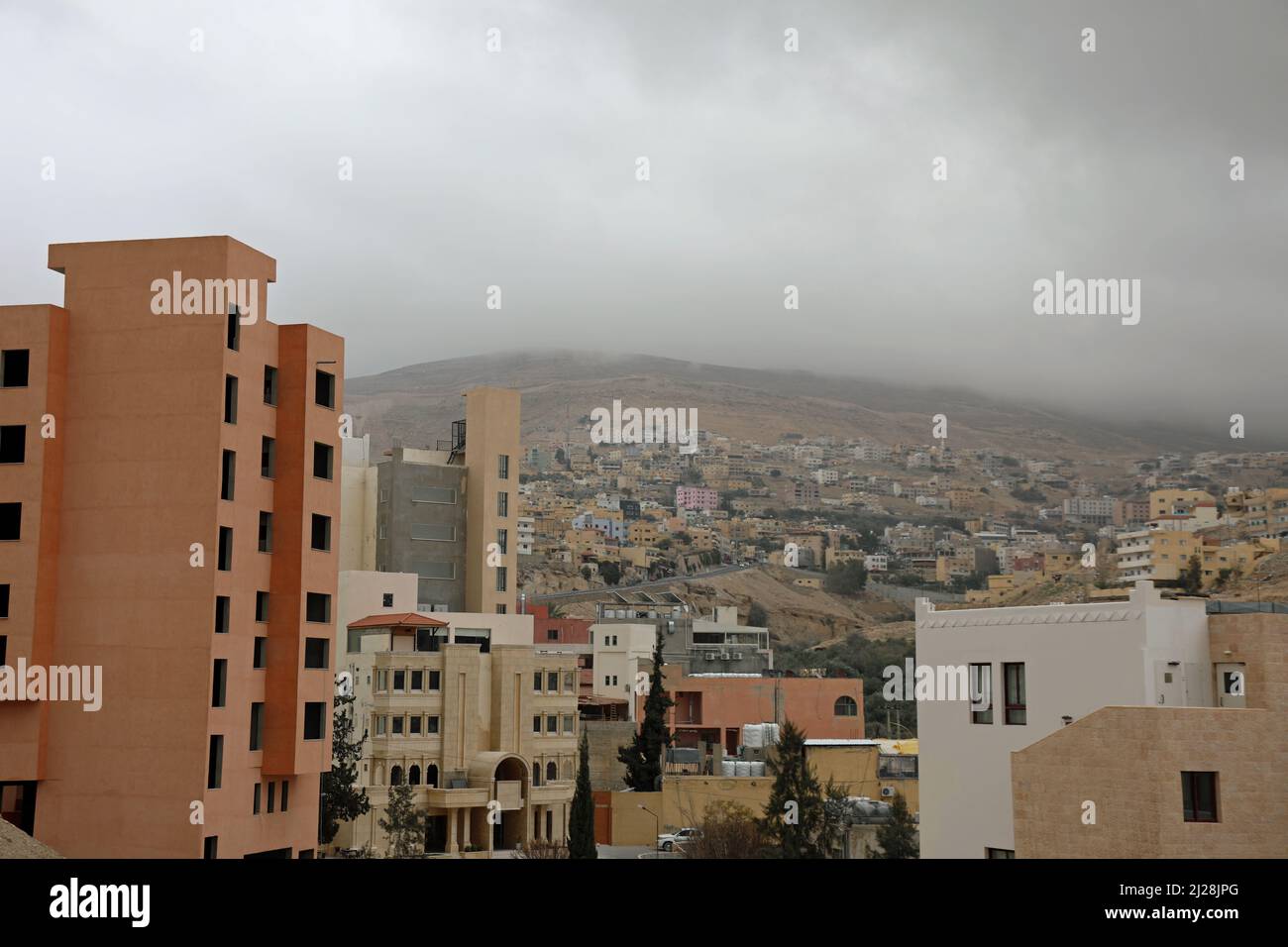 Città di Wadi Musa nel sud della Giordania Foto Stock