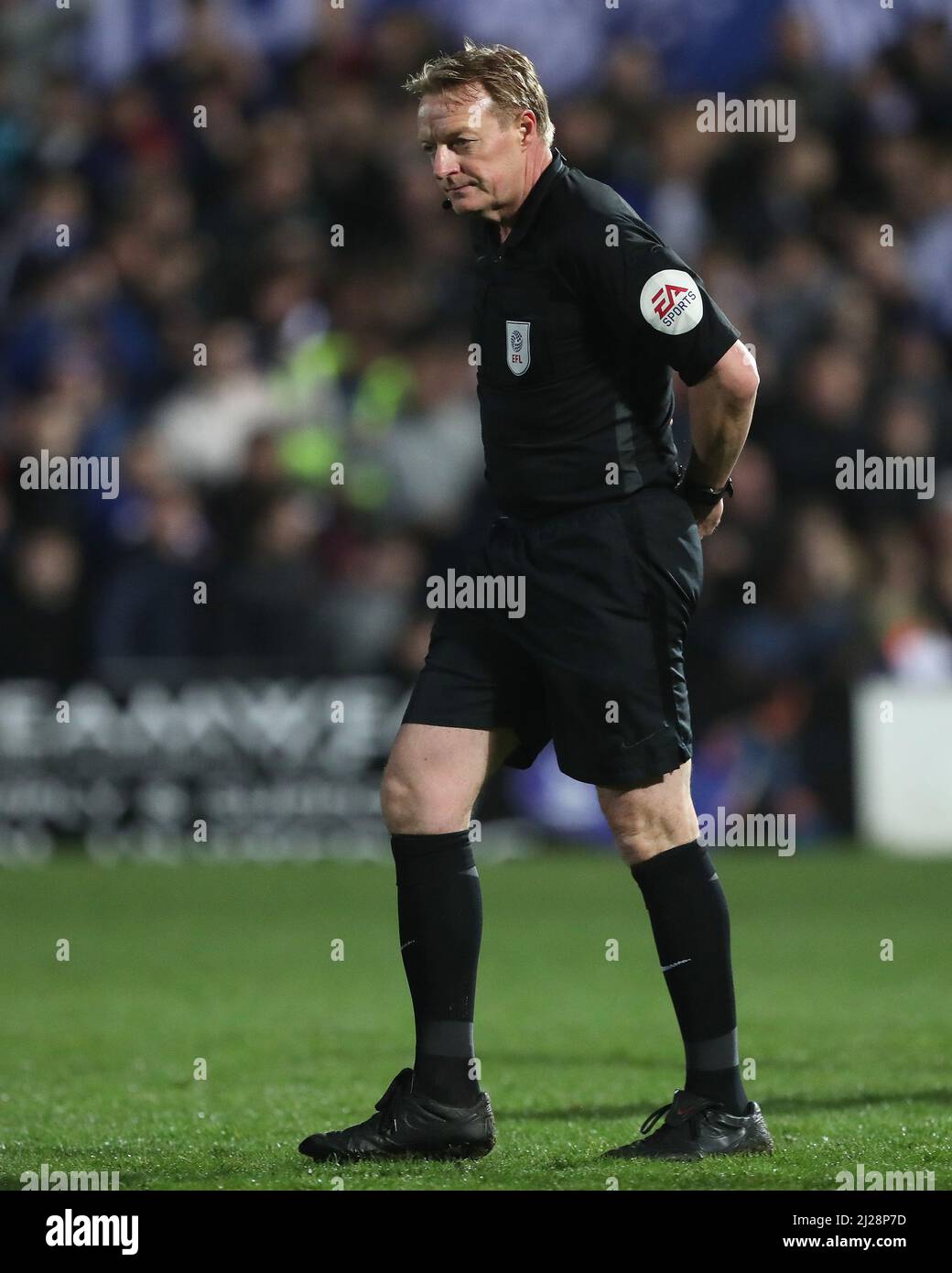 HARTLEPOOL, REGNO UNITO. MAR 29th l'arbitro Trevor Kettle durante la partita della Sky Bet League 2 tra Hartlepool United e Mansfield Town a Victoria Park, Hartlepool martedì 29th marzo 2022. (Credit: Mark Fletcher | MI News) Credit: MI News & Sport /Alamy Live News Foto Stock