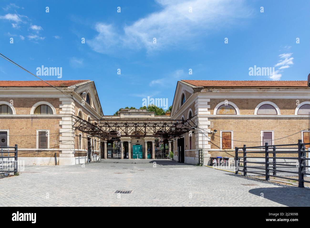 Roma, Italia - 3 agosto 2021: Mostra d'arte contemporanea presso il Macro Contemporary Art Center di Testaccio, Roma, Italia in una vecchia costruzione industriale Foto Stock