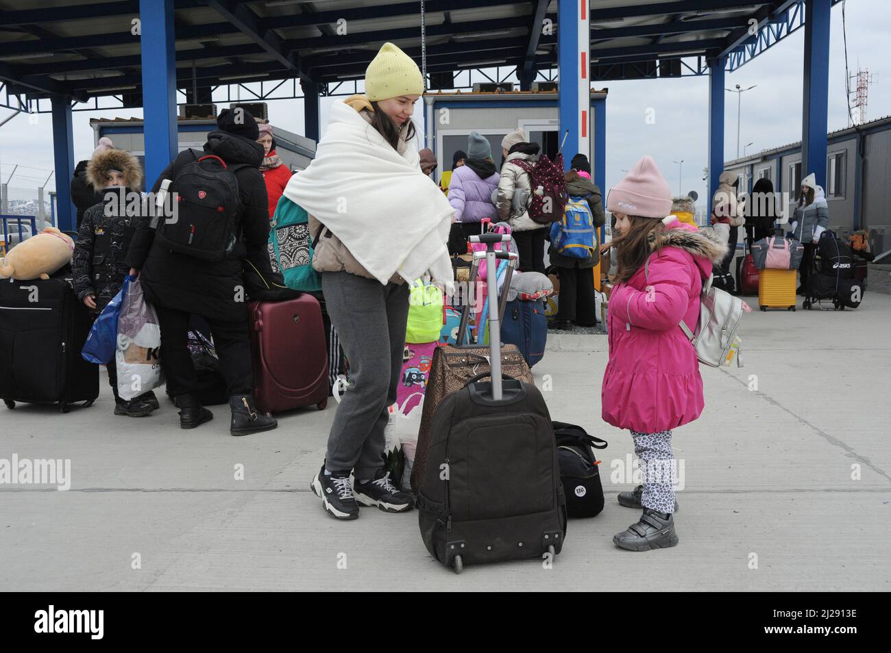 Accoglienza dei rifugiati ucraini al posto di frontiera di isaccea - romania Foto Stock