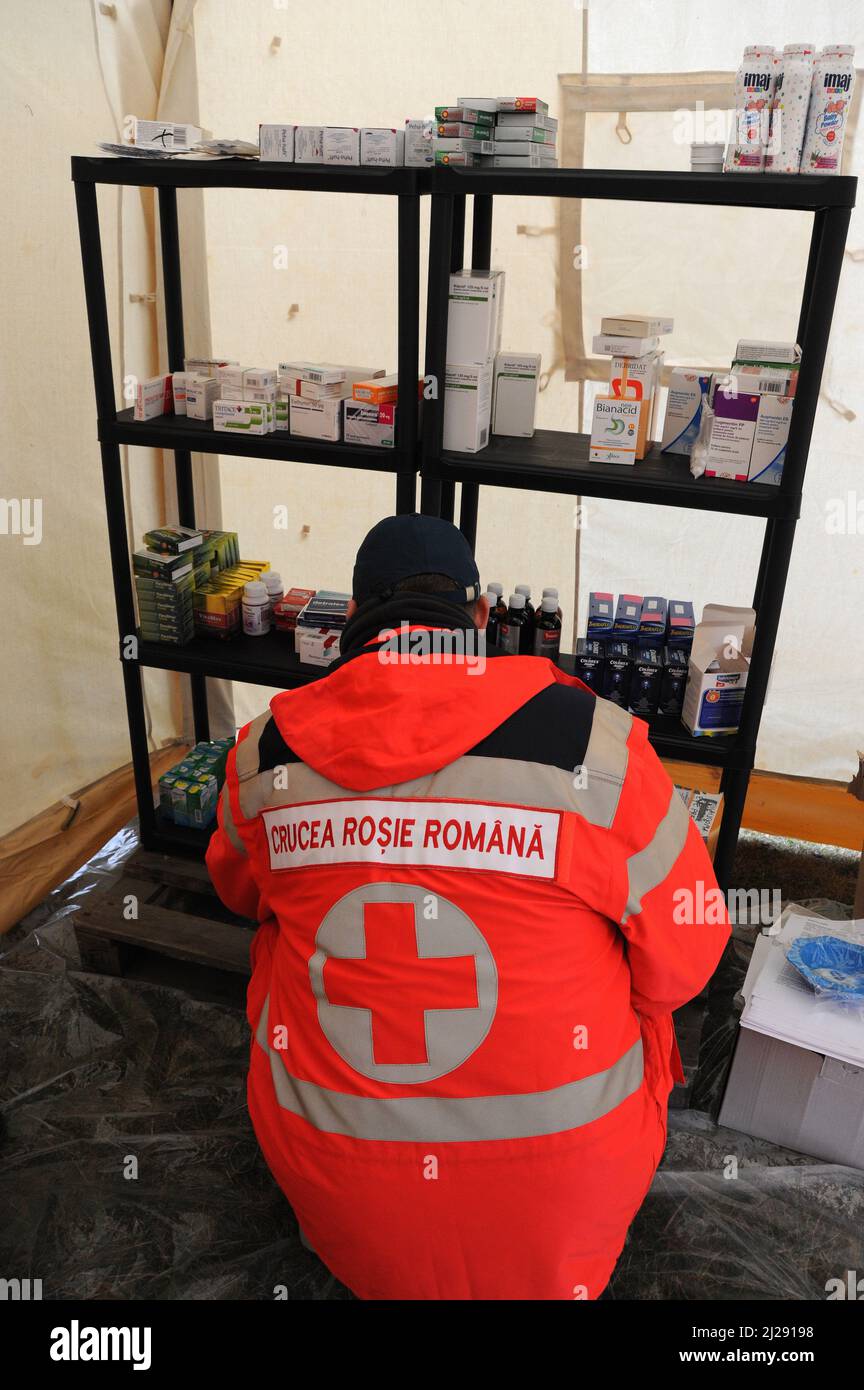 Posto di frontiera di Isaccea - romania. I rifugiati accolgono l'ucraina Foto Stock