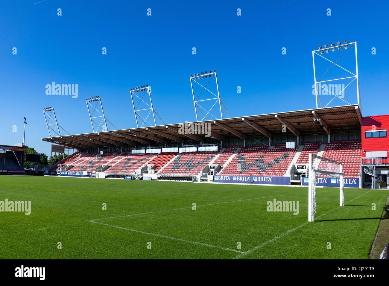 Wiesbaden, Germania - 3 settembre 2021: L'arena Britannica è lo stadio di casa per la squadra di calcio SV Wehen Wiesbaden, giocando nel campionato professionale Foto Stock