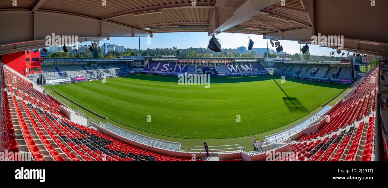 Wiesbaden, Germania - 3 settembre 2021: L'arena Britannia è la sede della squadra di calcio SV Wehen Wiesbaden, che gioca nella lega professionale Foto Stock