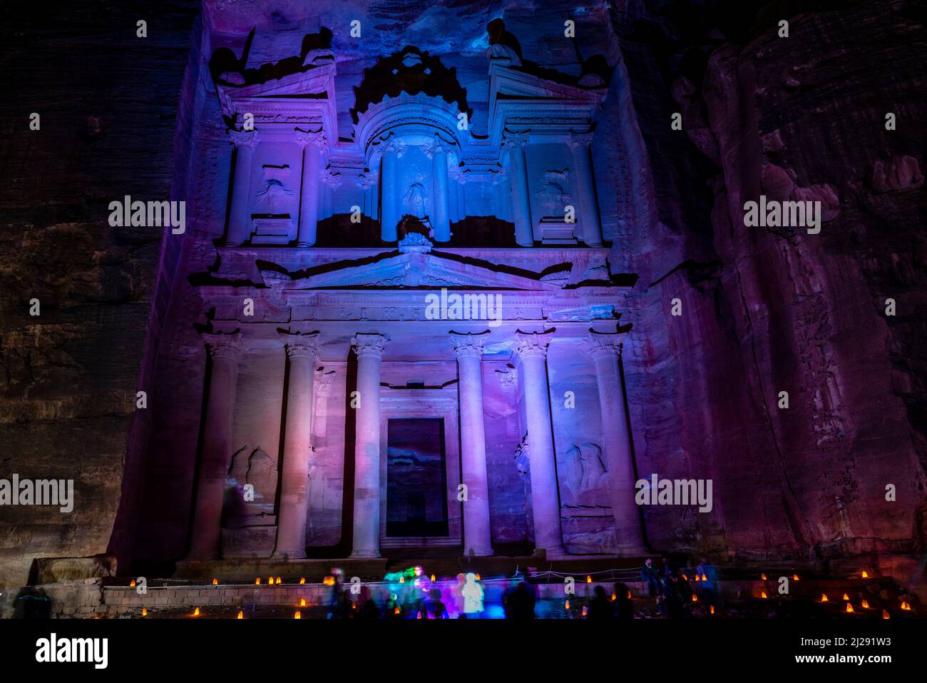 L'esterno del Tesoro durante l'esperienza 'Petra by Night', Petra, Giordania, Asia. Foto Stock